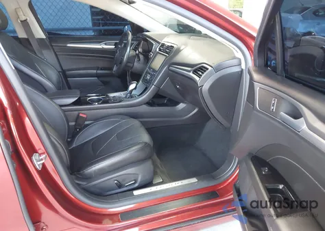 2014 Ford Fusion Energi Titanium z USA, uszkodzony, nr VIN 3FA6P0SU3ER126548